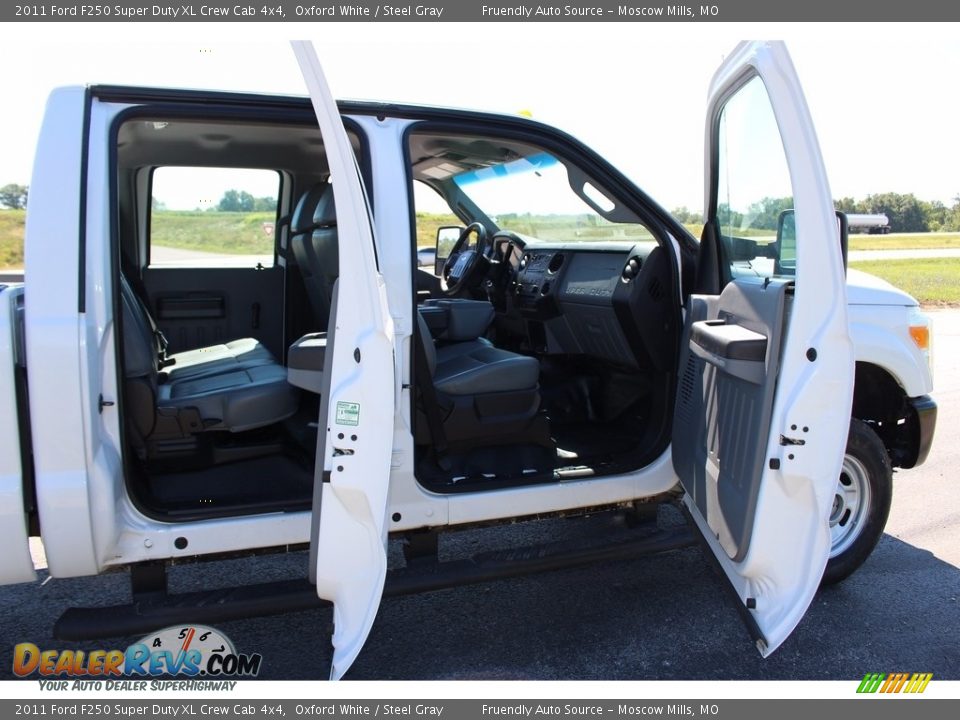 2011 Ford F250 Super Duty XL Crew Cab 4x4 Oxford White / Steel Gray Photo #6