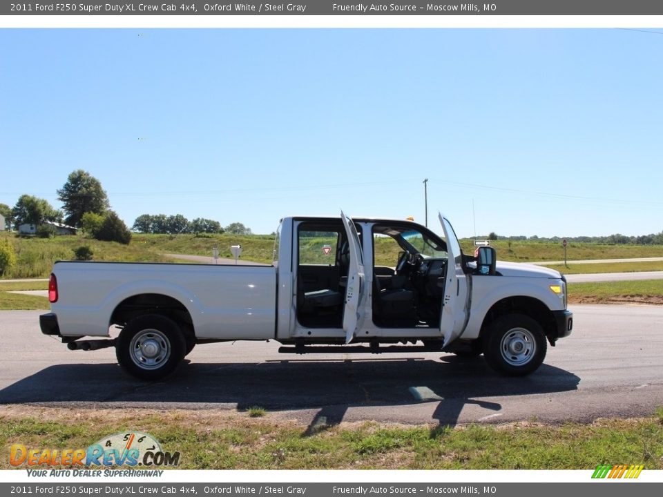 2011 Ford F250 Super Duty XL Crew Cab 4x4 Oxford White / Steel Gray Photo #7