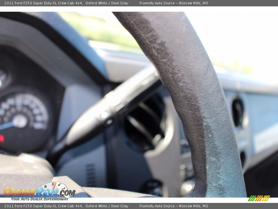 2011 Ford F250 Super Duty XL Crew Cab 4x4 Oxford White / Steel Gray Photo #25