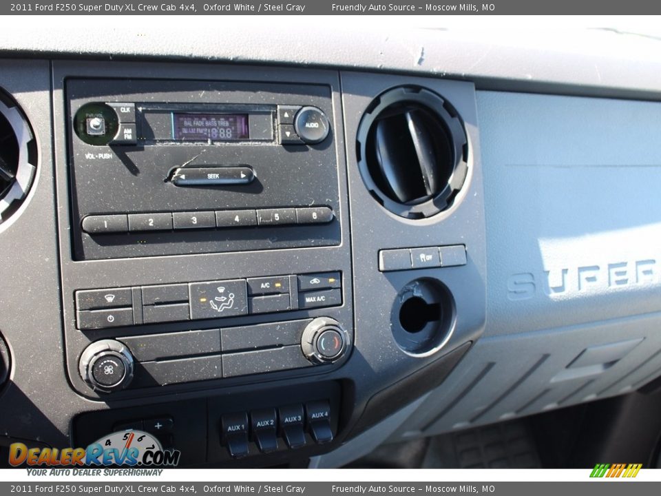 2011 Ford F250 Super Duty XL Crew Cab 4x4 Oxford White / Steel Gray Photo #26