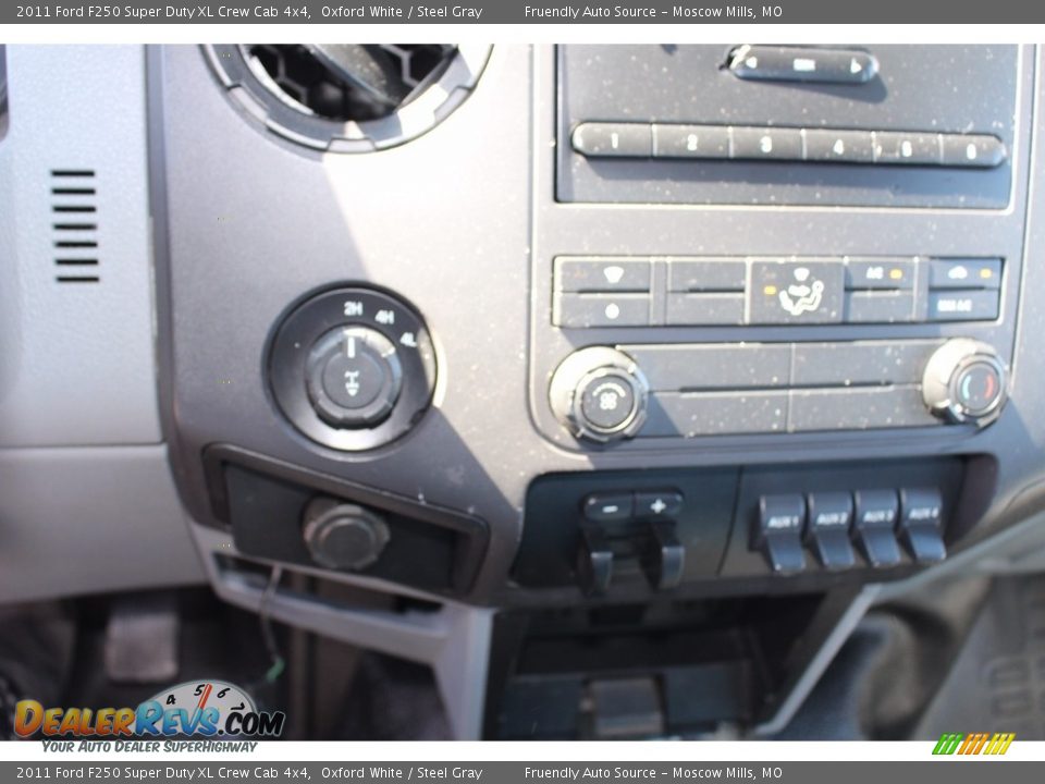 2011 Ford F250 Super Duty XL Crew Cab 4x4 Oxford White / Steel Gray Photo #27