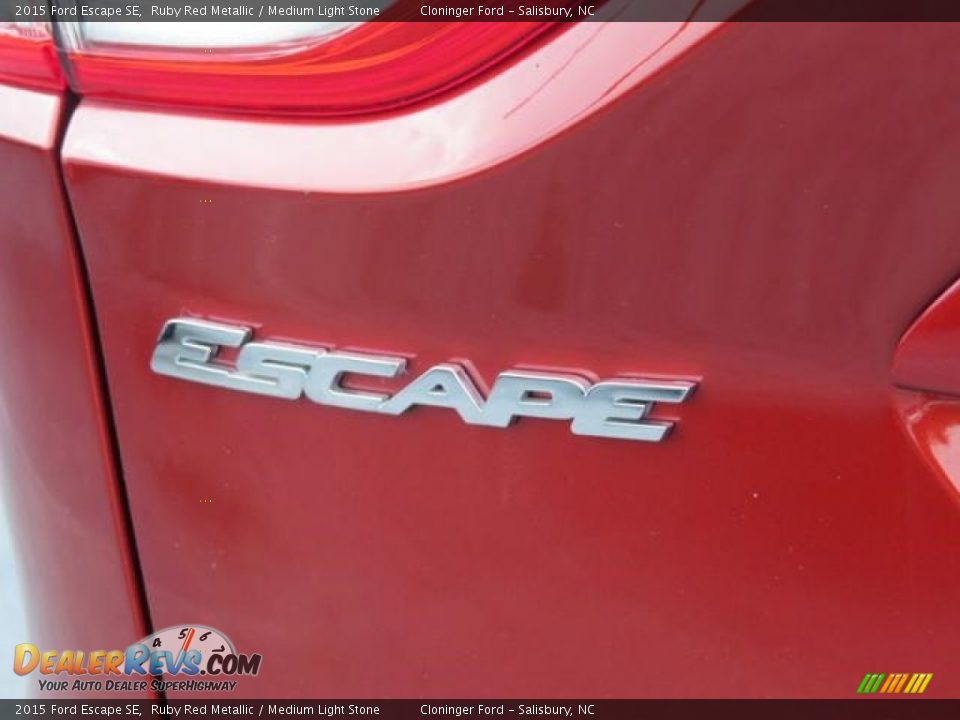 2015 Ford Escape SE Ruby Red Metallic / Medium Light Stone Photo #33