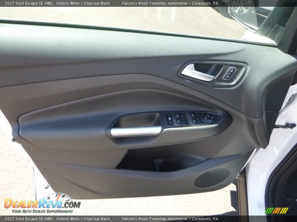 2017 Ford Escape SE 4WD Oxford White / Charcoal Black Photo #11