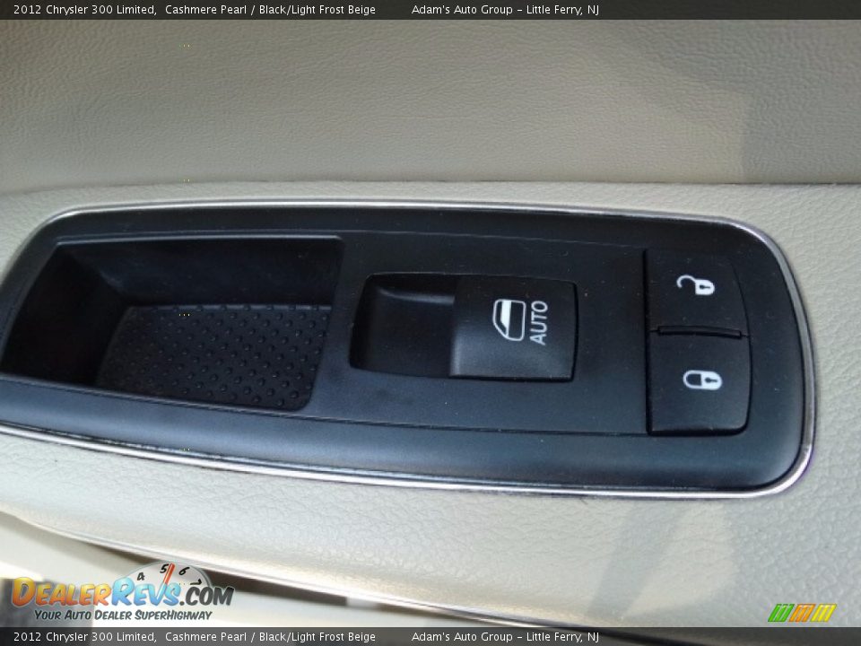 2012 Chrysler 300 Limited Cashmere Pearl / Black/Light Frost Beige Photo #15