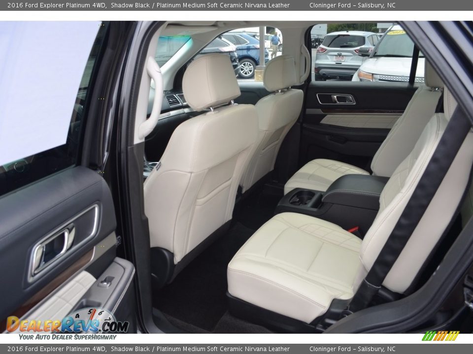 2016 Ford Explorer Platinum 4WD Shadow Black / Platinum Medium Soft Ceramic Nirvana Leather Photo #12