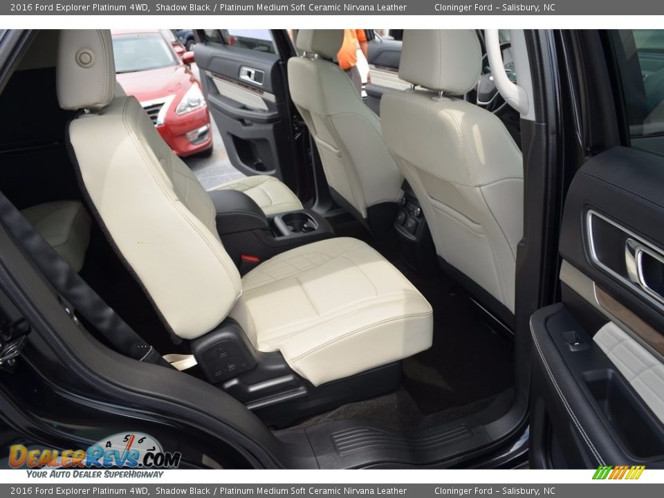 2016 Ford Explorer Platinum 4WD Shadow Black / Platinum Medium Soft Ceramic Nirvana Leather Photo #16