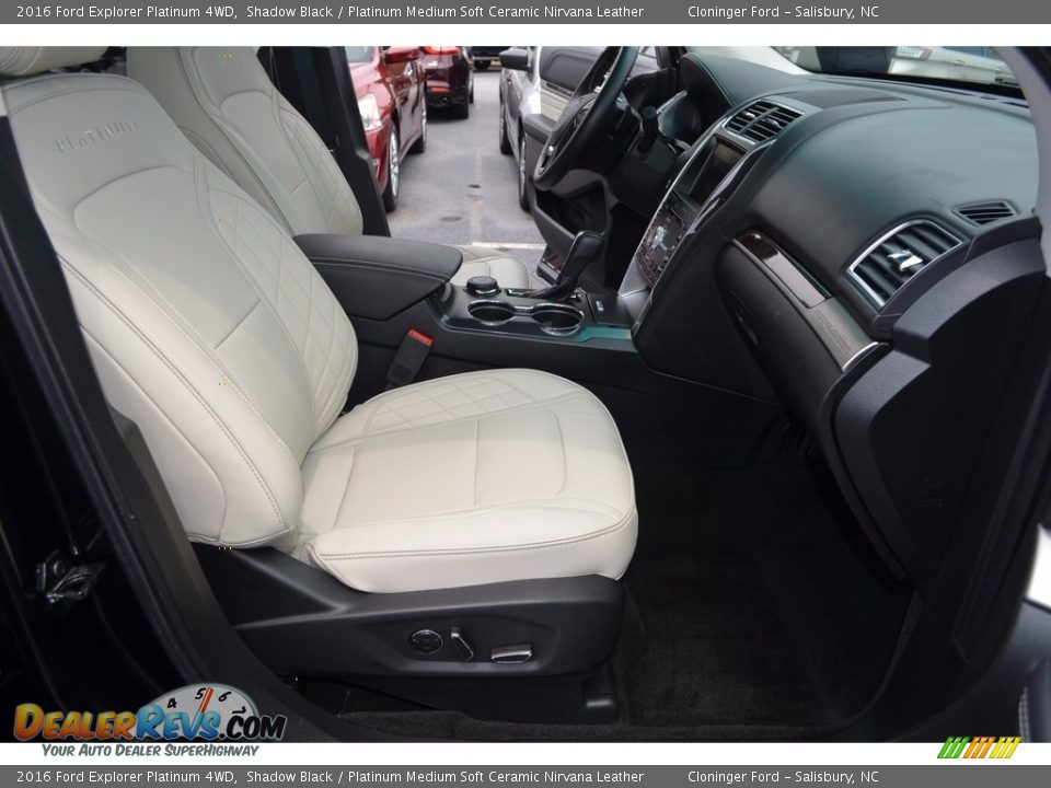 2016 Ford Explorer Platinum 4WD Shadow Black / Platinum Medium Soft Ceramic Nirvana Leather Photo #18