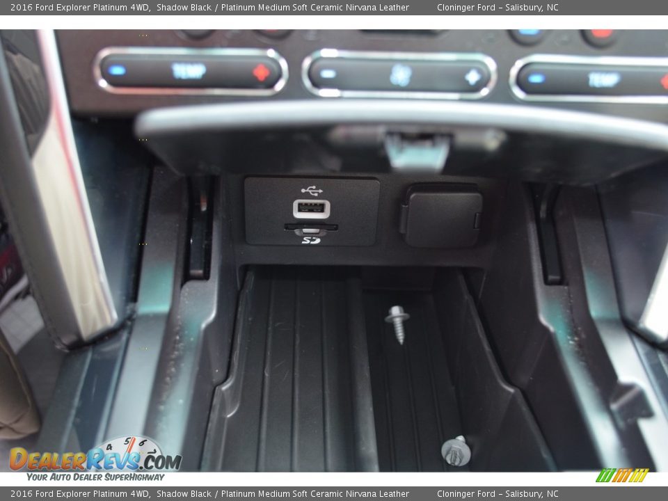 2016 Ford Explorer Platinum 4WD Shadow Black / Platinum Medium Soft Ceramic Nirvana Leather Photo #24