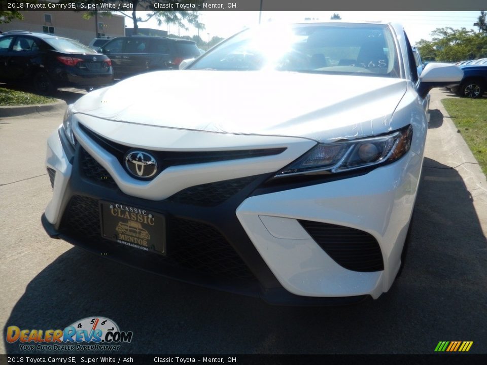 2018 Toyota Camry SE Super White / Ash Photo #1