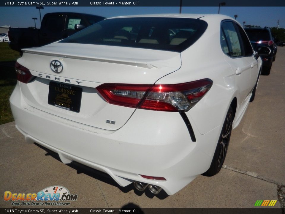 2018 Toyota Camry SE Super White / Ash Photo #2