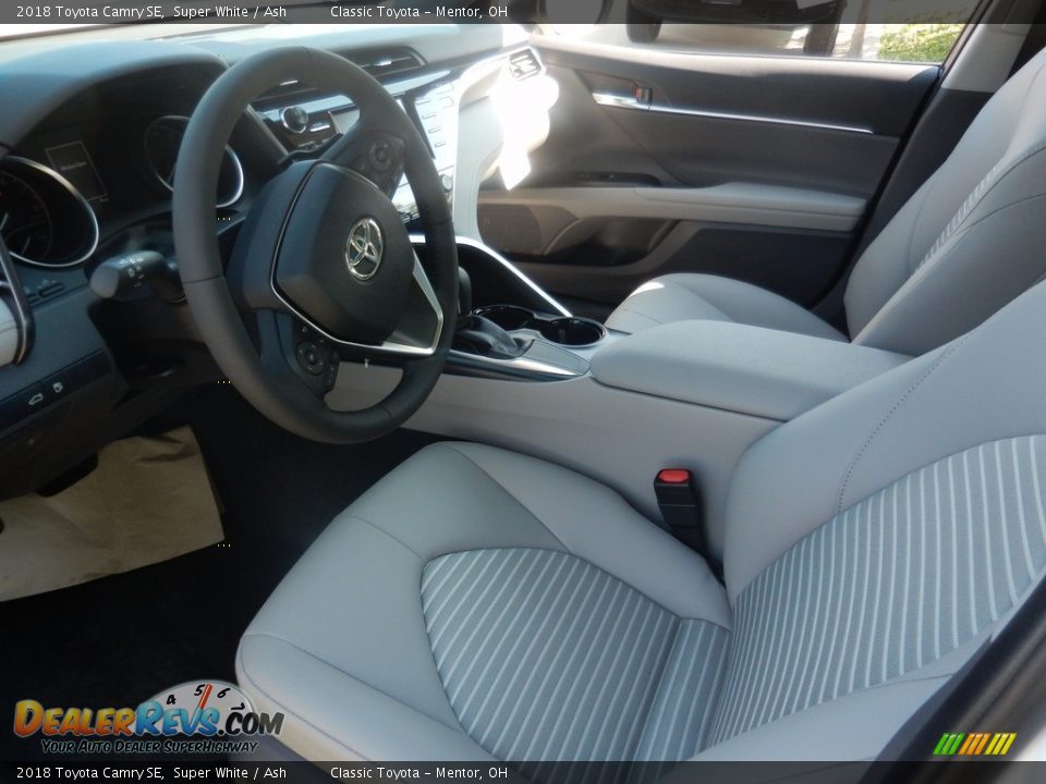 2018 Toyota Camry SE Super White / Ash Photo #3