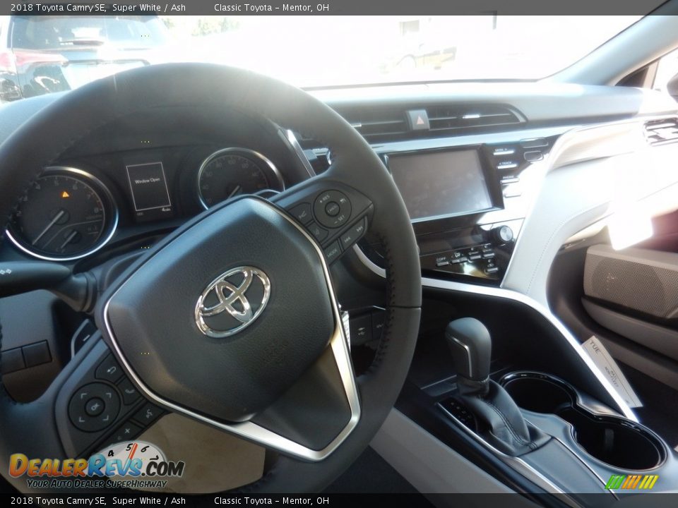 2018 Toyota Camry SE Super White / Ash Photo #5