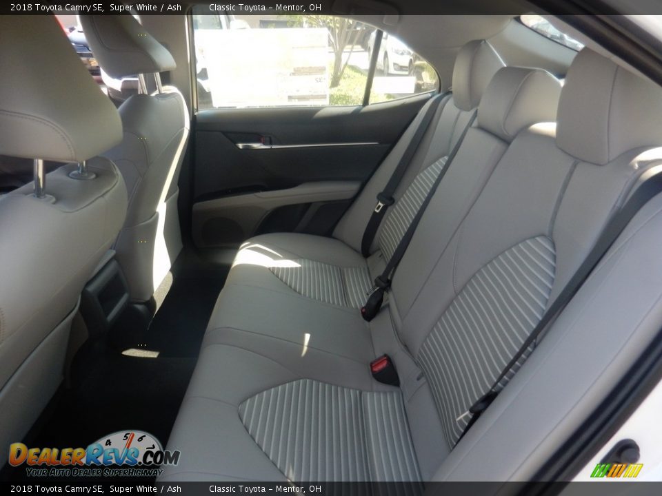 2018 Toyota Camry SE Super White / Ash Photo #6
