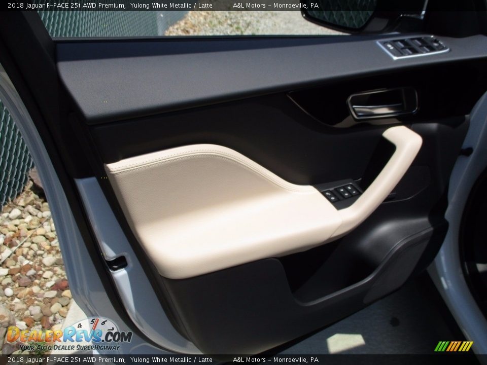 2018 Jaguar F-PACE 25t AWD Premium Yulong White Metallic / Latte Photo #9