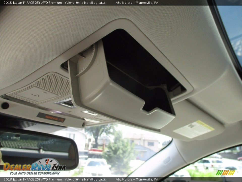 2018 Jaguar F-PACE 25t AWD Premium Yulong White Metallic / Latte Photo #18