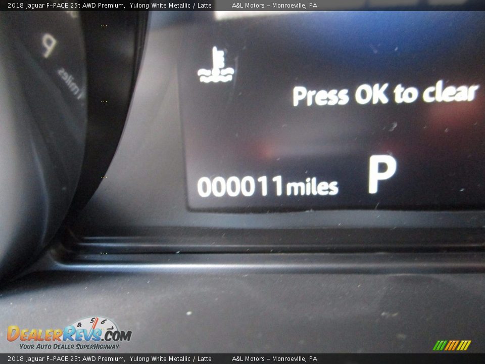 2018 Jaguar F-PACE 25t AWD Premium Yulong White Metallic / Latte Photo #20