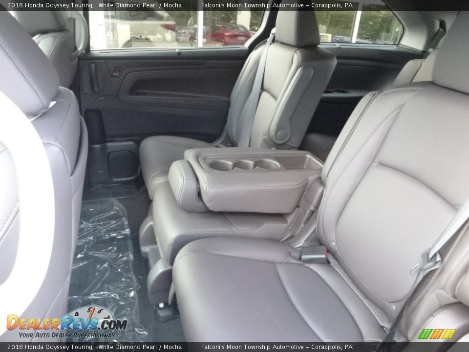 2018 Honda Odyssey Touring White Diamond Pearl / Mocha Photo #9