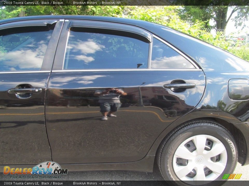 2009 Toyota Camry LE Black / Bisque Photo #15