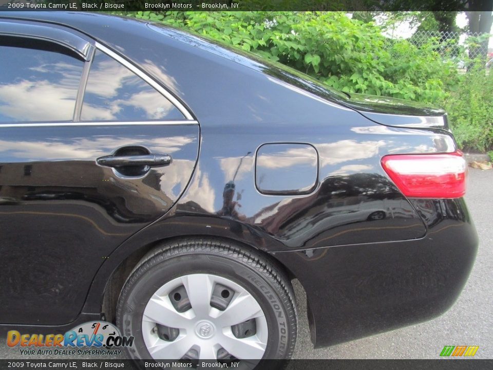 2009 Toyota Camry LE Black / Bisque Photo #17