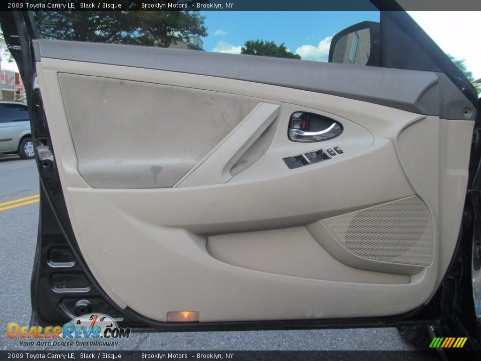2009 Toyota Camry LE Black / Bisque Photo #32