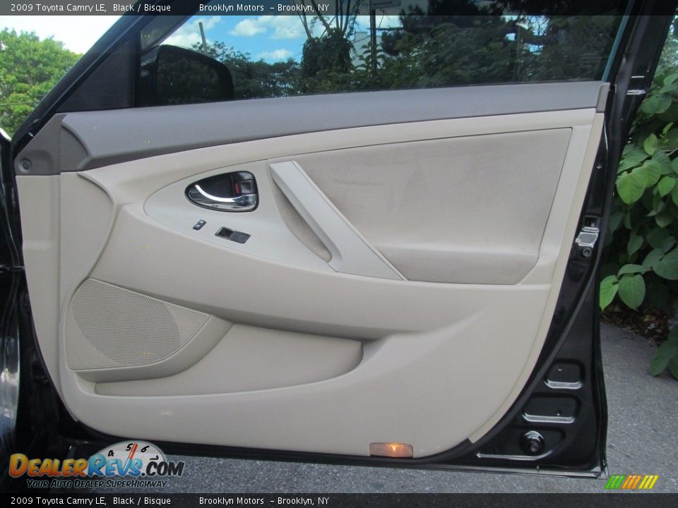 2009 Toyota Camry LE Black / Bisque Photo #33