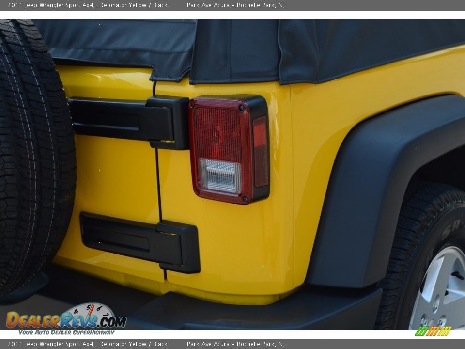 2011 Jeep Wrangler Sport 4x4 Detonator Yellow / Black Photo #22