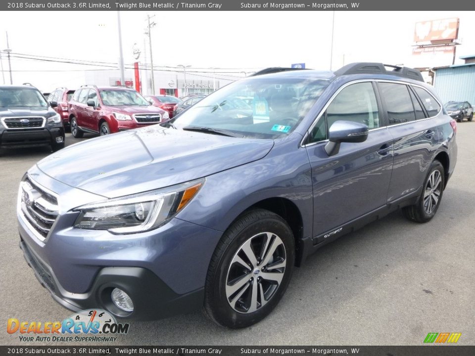 Front 3/4 View of 2018 Subaru Outback 3.6R Limited Photo #8