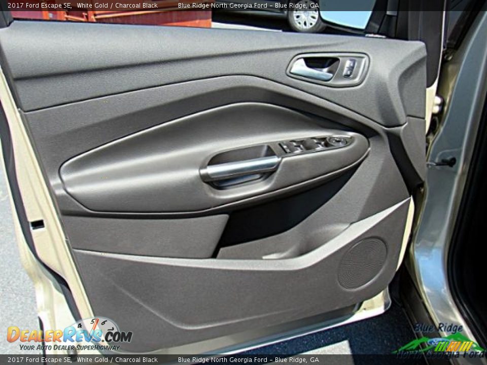 2017 Ford Escape SE White Gold / Charcoal Black Photo #27