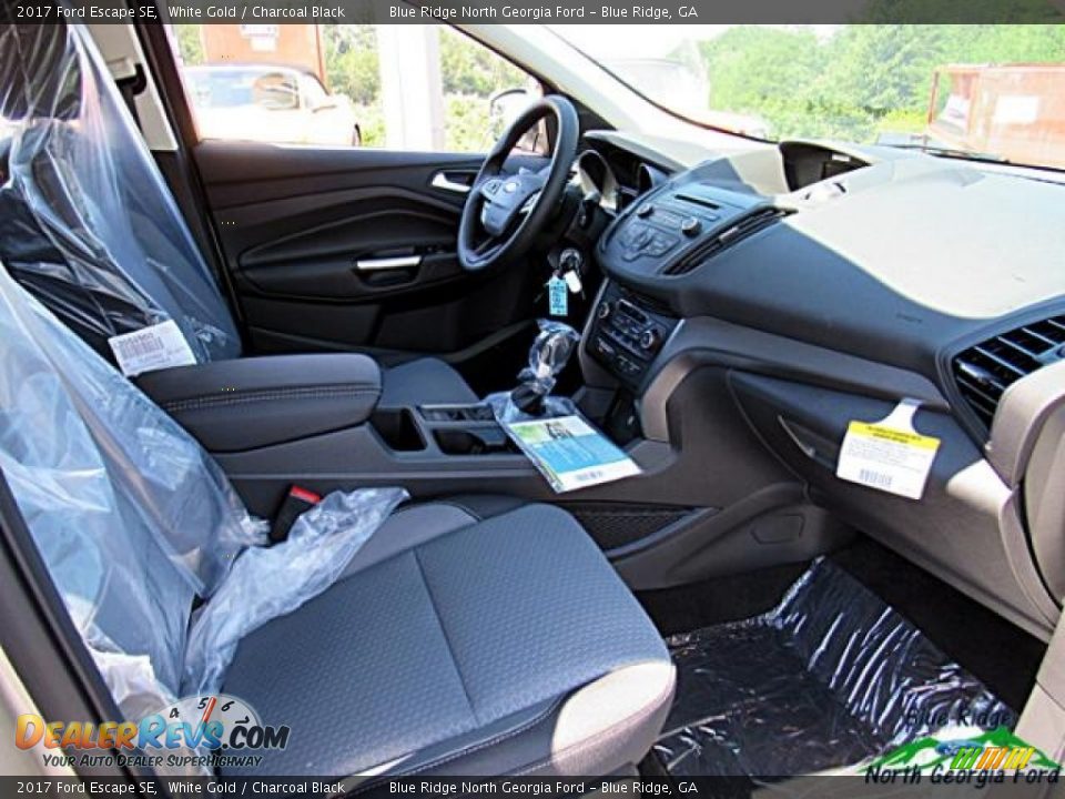 2017 Ford Escape SE White Gold / Charcoal Black Photo #29