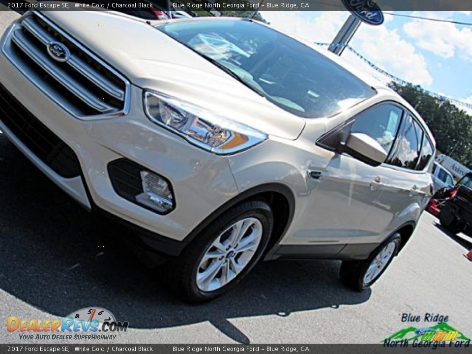 2017 Ford Escape SE White Gold / Charcoal Black Photo #32