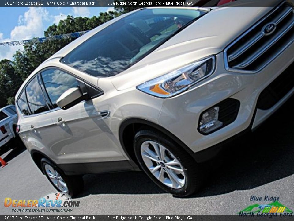 2017 Ford Escape SE White Gold / Charcoal Black Photo #33