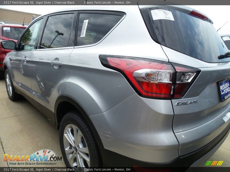 2017 Ford Escape SE Ingot Silver / Charcoal Black Photo #2