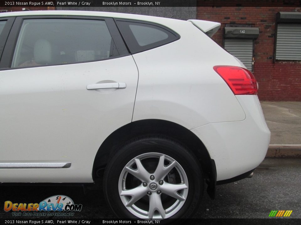 2013 Nissan Rogue S AWD Pearl White / Gray Photo #16