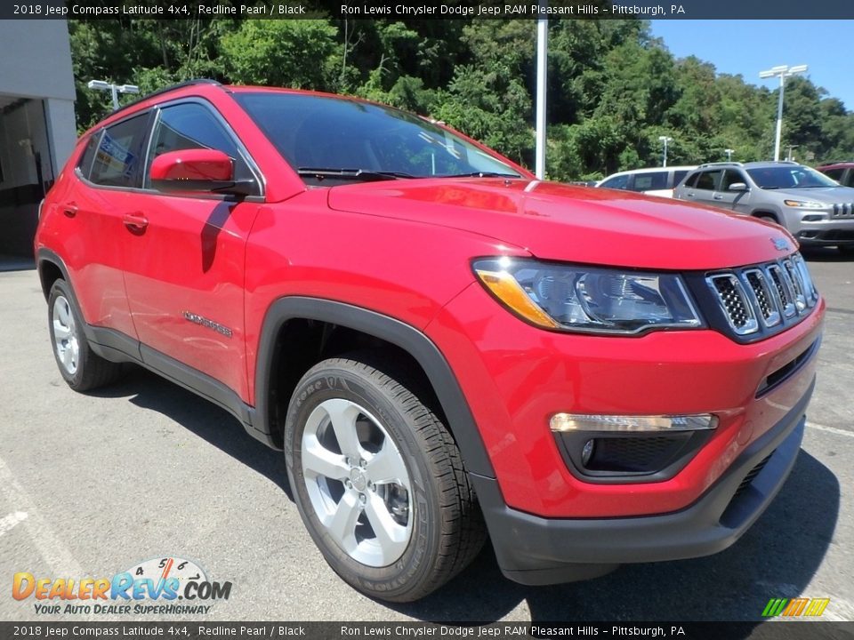 Front 3/4 View of 2018 Jeep Compass Latitude 4x4 Photo #2