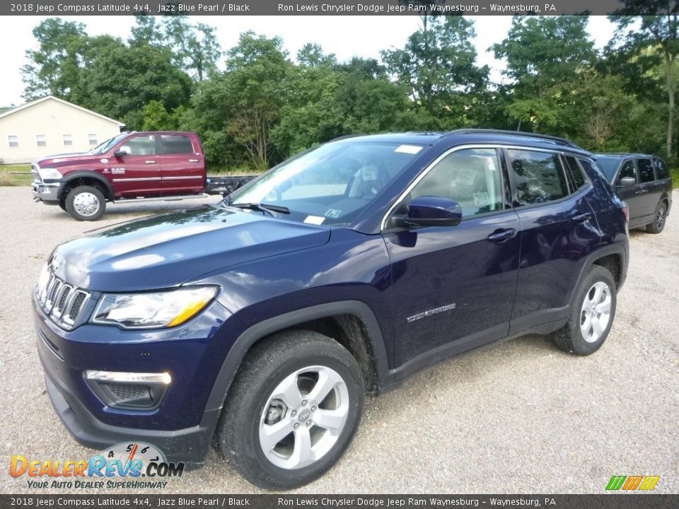 Front 3/4 View of 2018 Jeep Compass Latitude 4x4 Photo #1