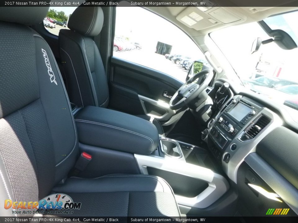 2017 Nissan Titan PRO-4X King Cab 4x4 Gun Metallic / Black Photo #10