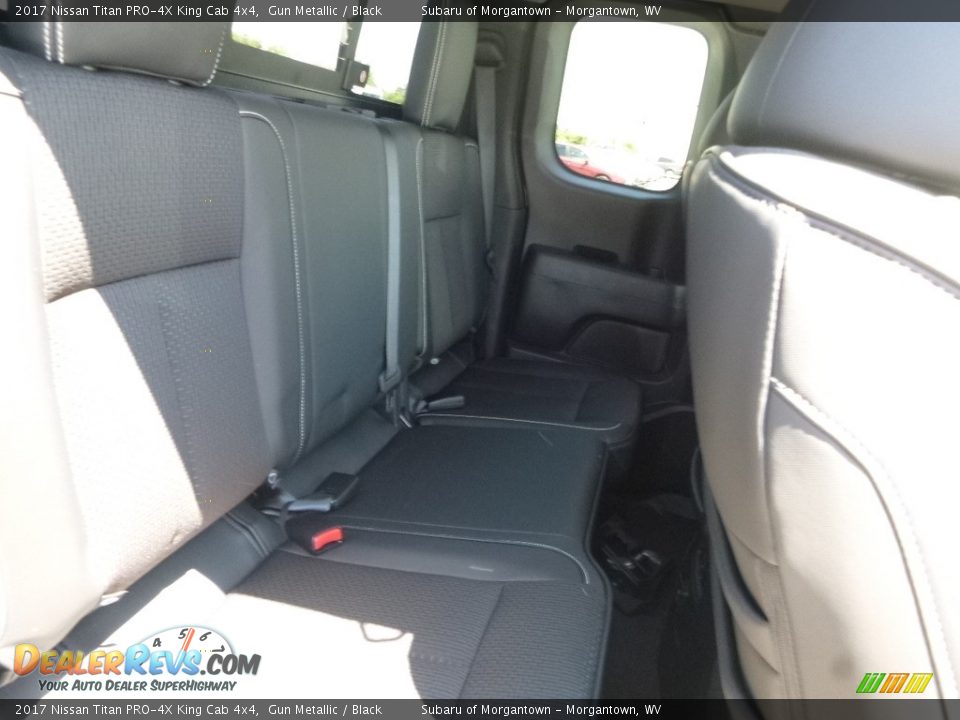 2017 Nissan Titan PRO-4X King Cab 4x4 Gun Metallic / Black Photo #11