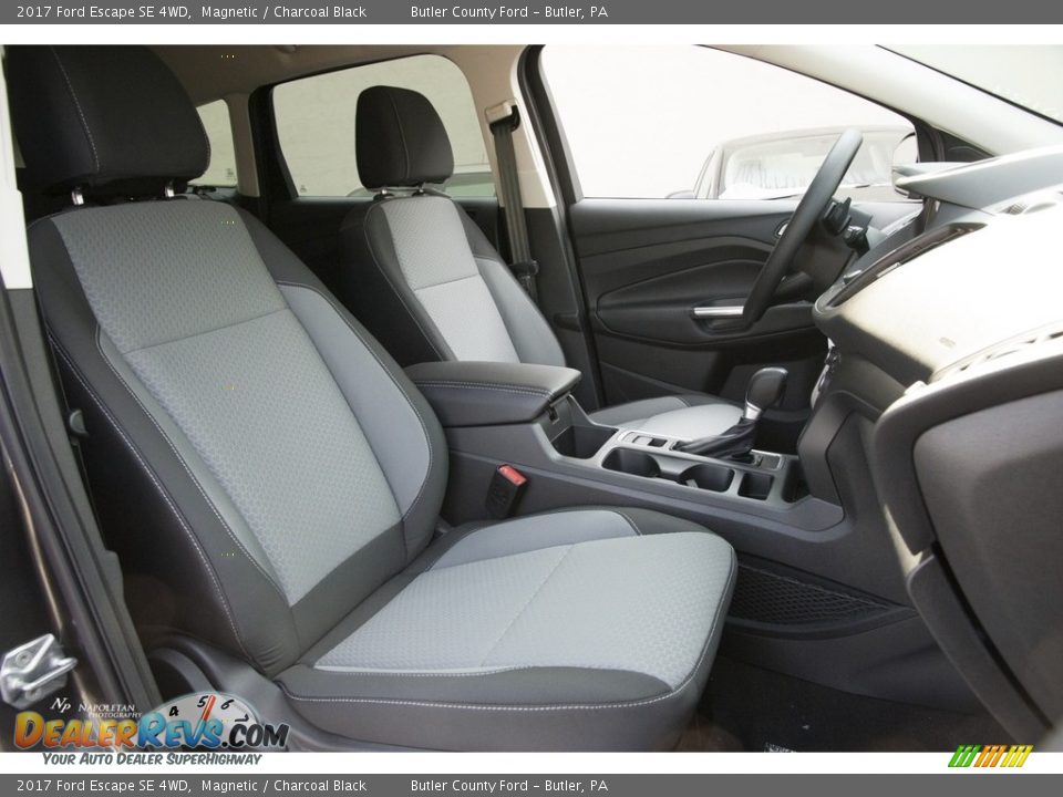2017 Ford Escape SE 4WD Magnetic / Charcoal Black Photo #8