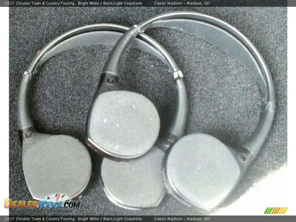 2015 Chrysler Town & Country Touring Bright White / Black/Light Graystone Photo #17