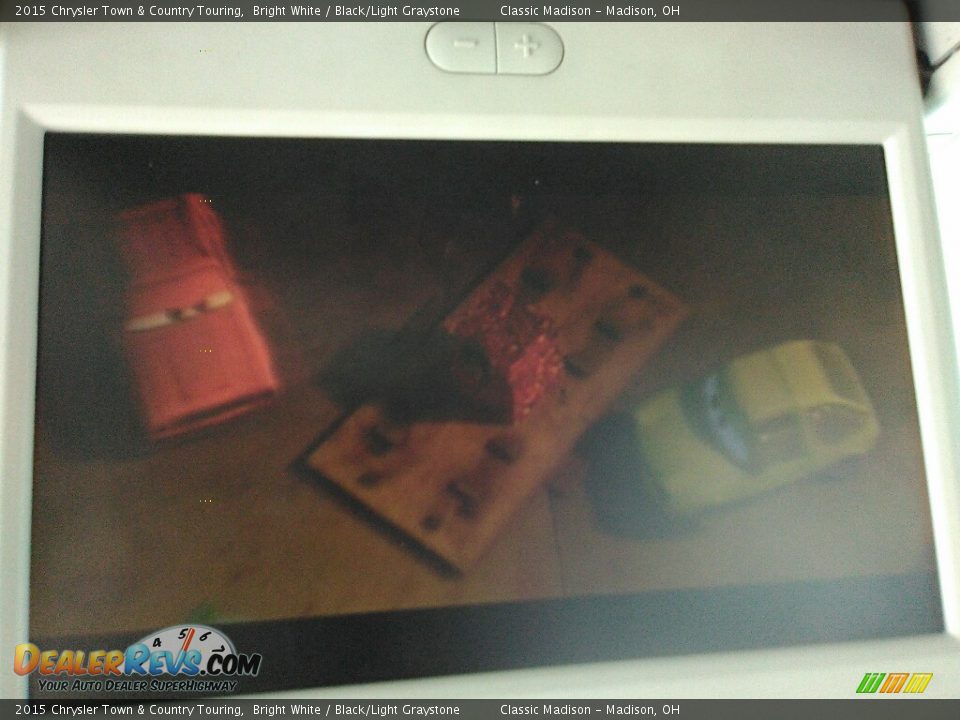 2015 Chrysler Town & Country Touring Bright White / Black/Light Graystone Photo #18