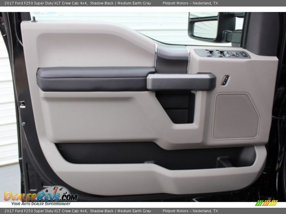 2017 Ford F250 Super Duty XLT Crew Cab 4x4 Shadow Black / Medium Earth Gray Photo #8