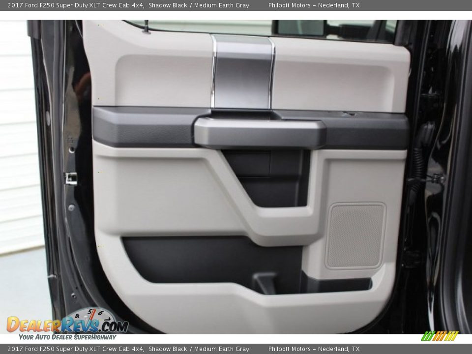 2017 Ford F250 Super Duty XLT Crew Cab 4x4 Shadow Black / Medium Earth Gray Photo #18