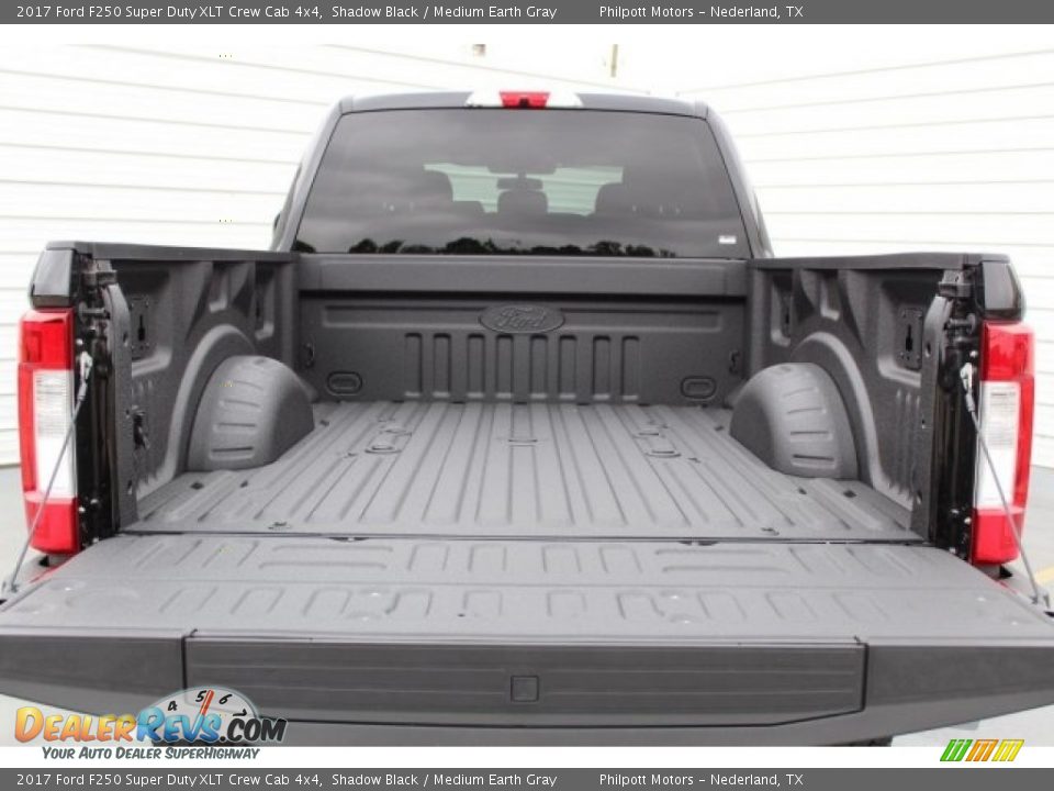 2017 Ford F250 Super Duty XLT Crew Cab 4x4 Shadow Black / Medium Earth Gray Photo #23