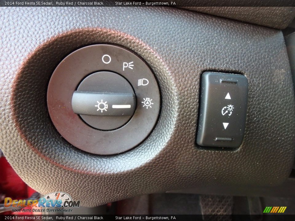 2014 Ford Fiesta SE Sedan Ruby Red / Charcoal Black Photo #18