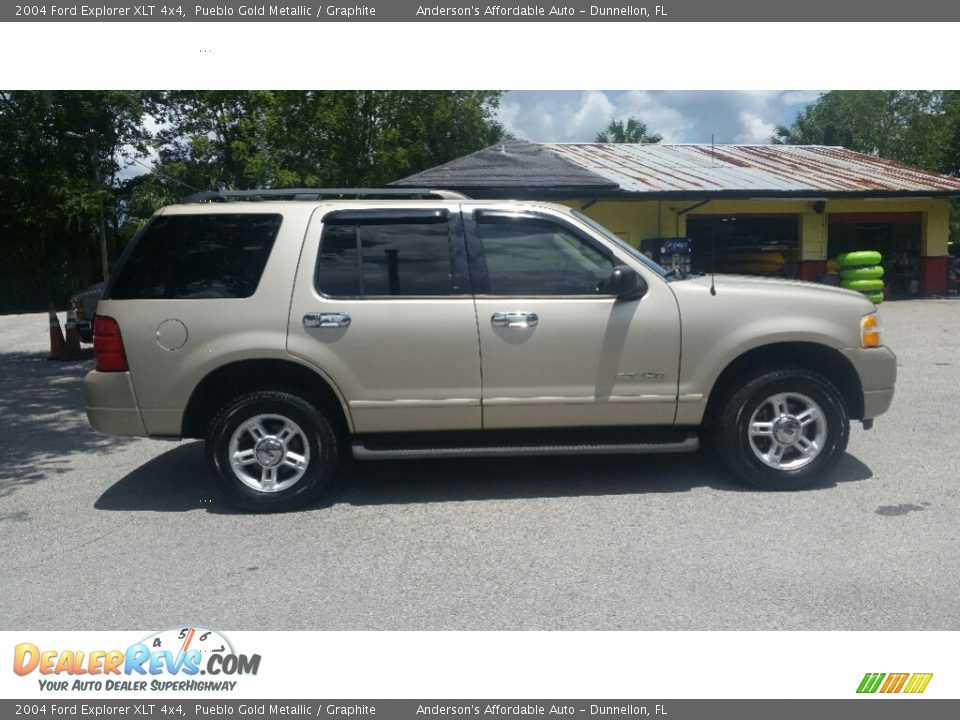 2004 Ford Explorer XLT 4x4 Pueblo Gold Metallic / Graphite Photo #2