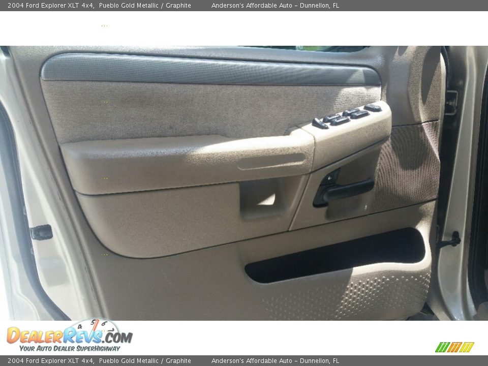 2004 Ford Explorer XLT 4x4 Pueblo Gold Metallic / Graphite Photo #9