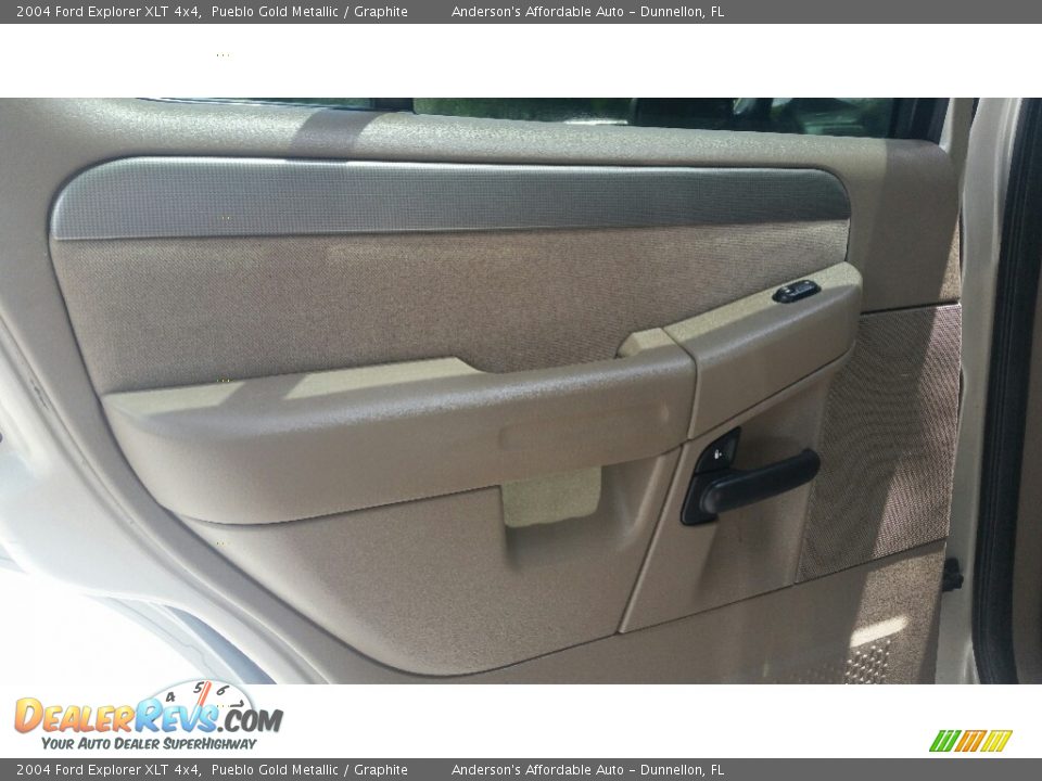 2004 Ford Explorer XLT 4x4 Pueblo Gold Metallic / Graphite Photo #12