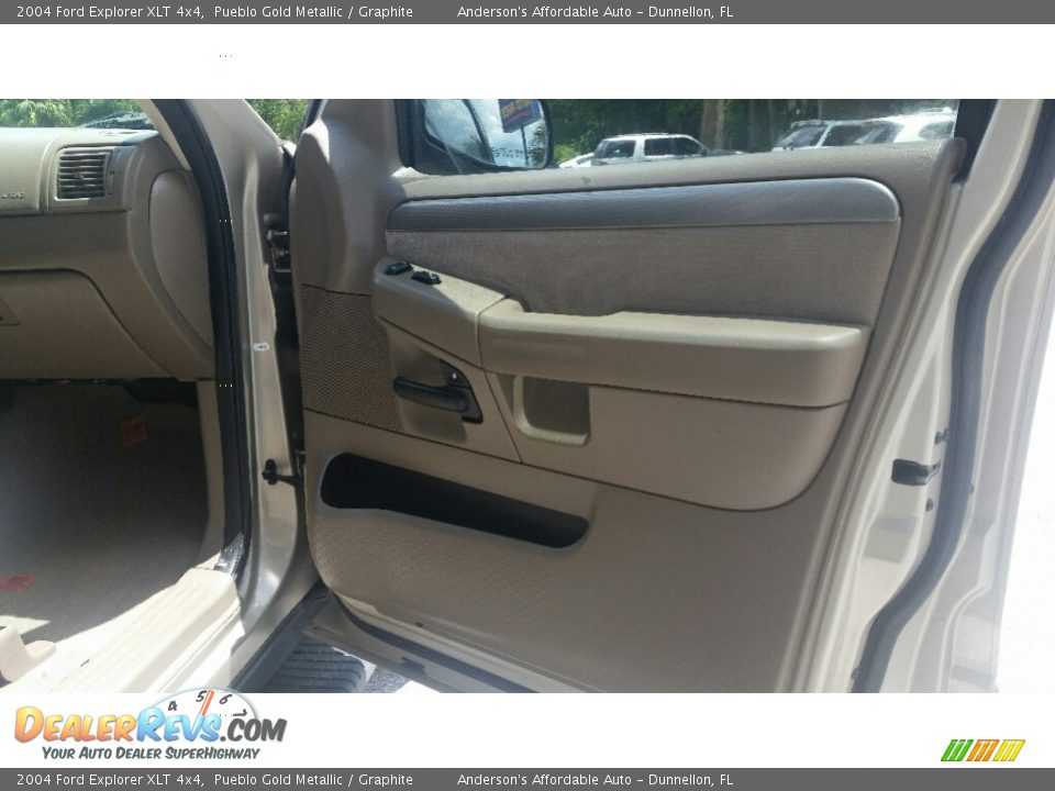 2004 Ford Explorer XLT 4x4 Pueblo Gold Metallic / Graphite Photo #14