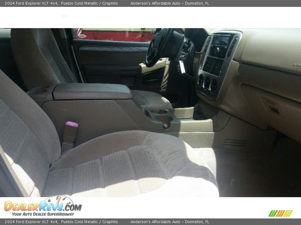 2004 Ford Explorer XLT 4x4 Pueblo Gold Metallic / Graphite Photo #15