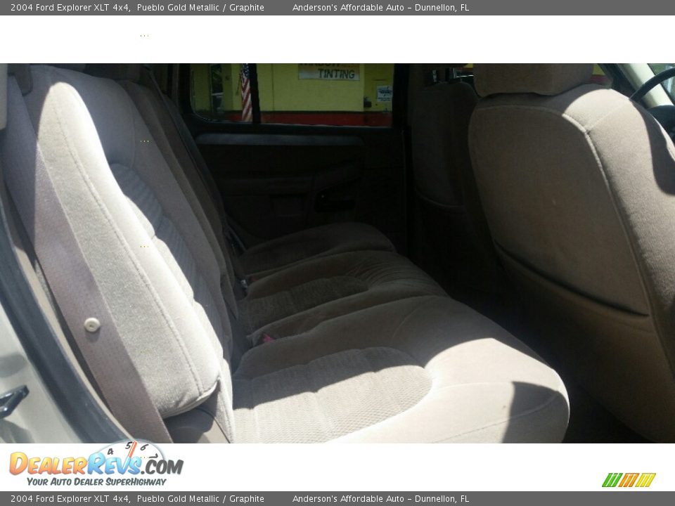 2004 Ford Explorer XLT 4x4 Pueblo Gold Metallic / Graphite Photo #17